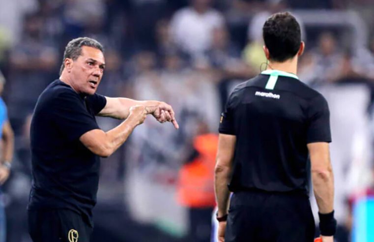 Corinthians anuncia a demissão de Vanderlei Luxemburgo