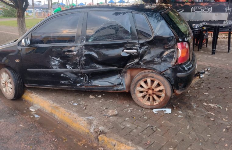 Motorista em alta velocidade perde o controle do veículo e bate violentamente contra o veículo de vendedora de lanches em Guarantã do Norte.