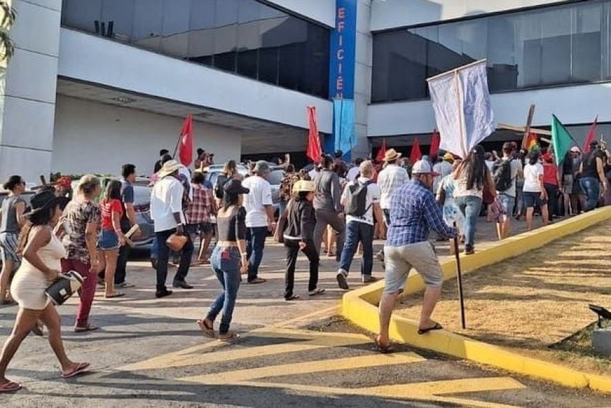 MST ocupa Palácio Paiaguás e tenta reunião com Mendes