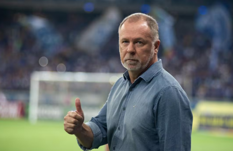 Corinthians anuncia Mano Menezes como treinador até fim de 2025