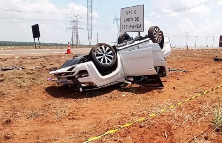 Homem de 51 anos bate em carreta, capota e morre em MT