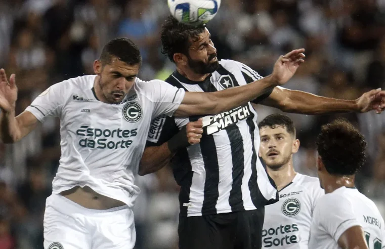 Botafogo apenas empata com Goiás e mantém vantagem de sete pontos; Vasco volta ao Z4