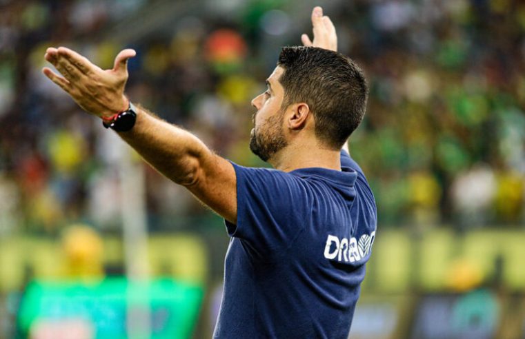 Técnico do Cuiabá detona arbitragem e a culpa por derrota contra o Corinthians; “interferência”