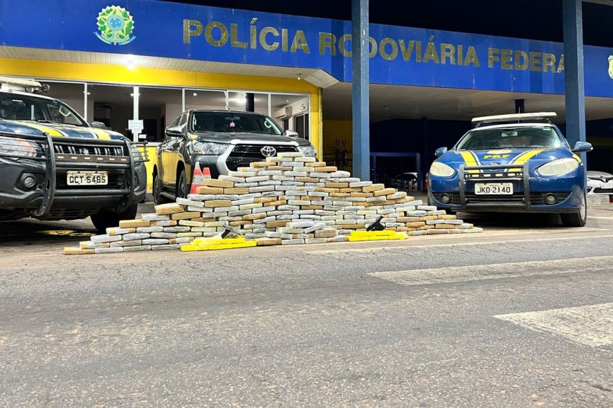 Policiais civis são flagrados com 200 kg de supermaconha e coca
