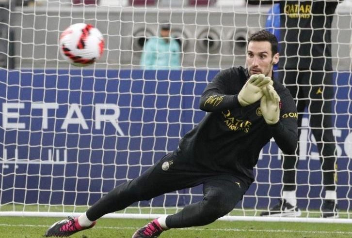 PSG fará homenagem a Sergio Rico em jogo com o Milan no Parque dos Príncipes, diz jornal