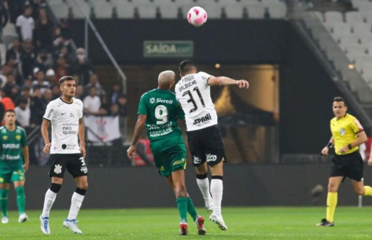 Corinthians se reapresenta e inicia preparação para duelo com o Cuiabá; elenco viaja para MT nesta 3ª
