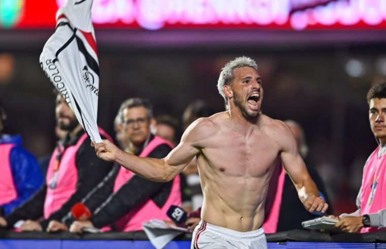 Calleri brilha, faz dois gols e São Paulo vence Corinthians pelo Brasileirão
