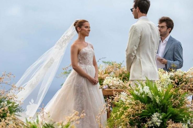 Casamento de bilionário em Noronha; noiva compartilha fotos da luxuosa cerimônia