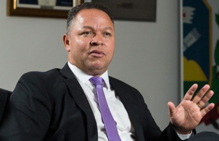Deputado cita “falta caráter” em Emanuel e diz que Abílio é “líder”