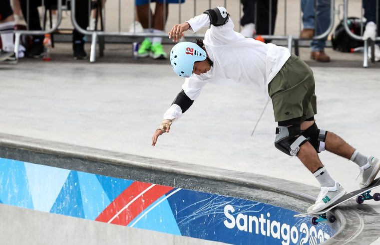 Santiago 2023: Augusto Akio garante prata no skate park