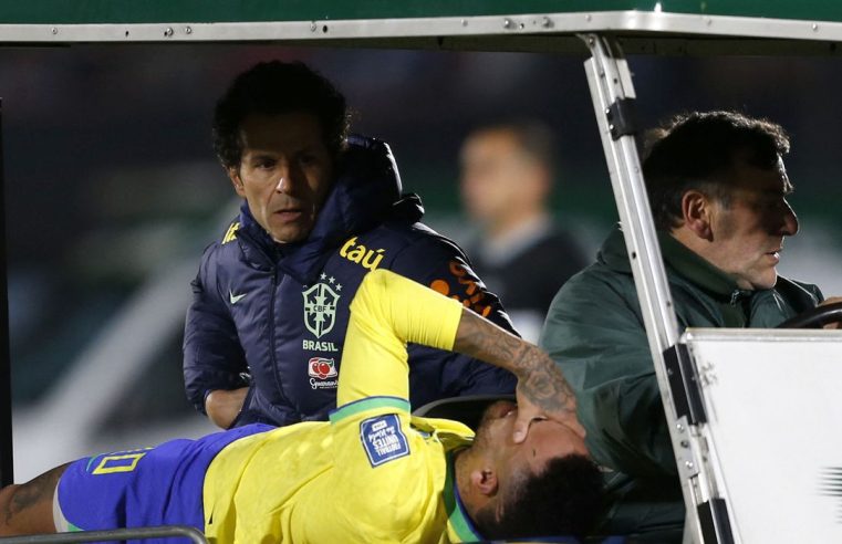 Neymar é submetido a cirurgia no joelho esquerdo