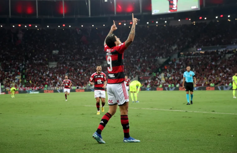 Brasileiro: Flamengo derrota Palmeiras e mantém vivo sonho por título