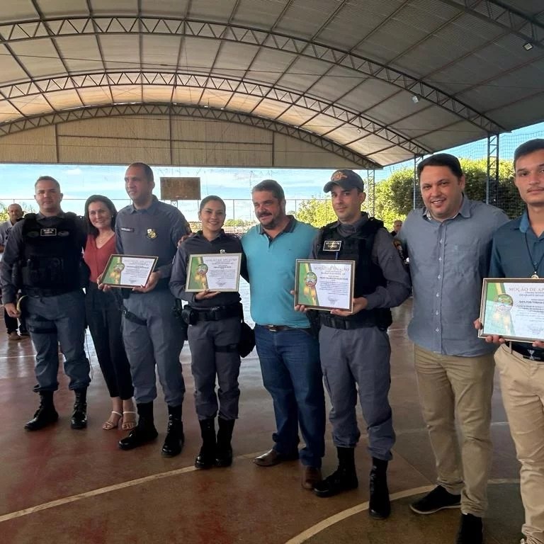 Policiais militares recebem Moções de Aplauso da câmara municipal de vereadores em Guarantã do Norte.