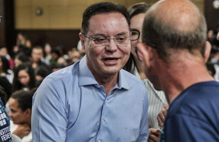 “Só Deus me tira da disputa; não tenho como desistir”, diz Botelho