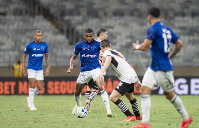 Cruzeiro e Vasco empatam e seguem perto da zona de rebaixamento à Série B