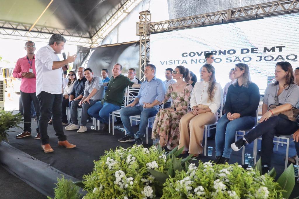 Governo entrega casas para 50 famílias de Novo São Joaquim: “Vão dar qualidade de vida”, declara prefeito