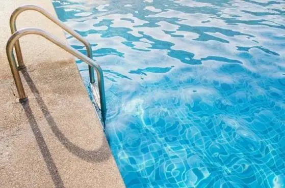 Menino de 6 anos morre afogado em piscina de clube aquático de MT
