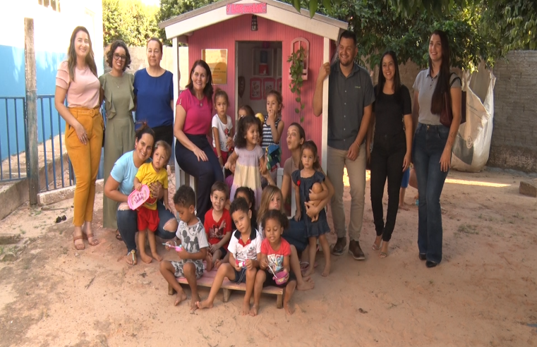 Guarantã do Norte: Sicredi realiza entrega do projeto casa de brincar no parque ao Cmei Arco Íris.