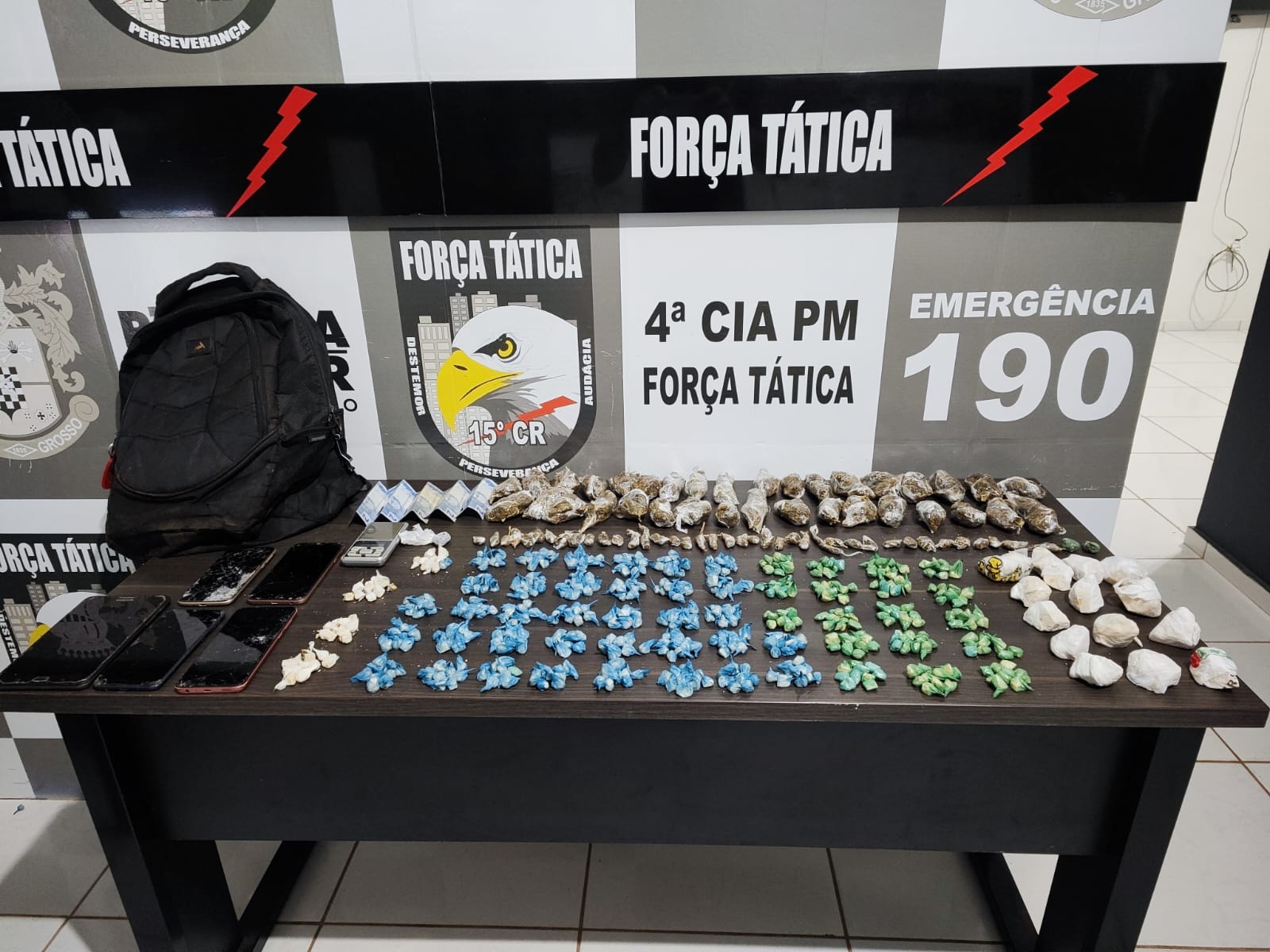 Novo Mundo: Força Tática prende seis pessoas acusadas de tráfico e comercialização de drogas.  VEJA O VÍDEO