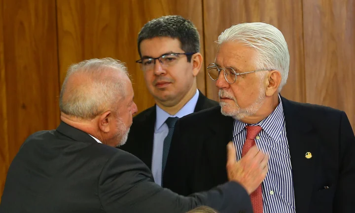 Lula e líderes alinham votação da reforma tributária no Senado