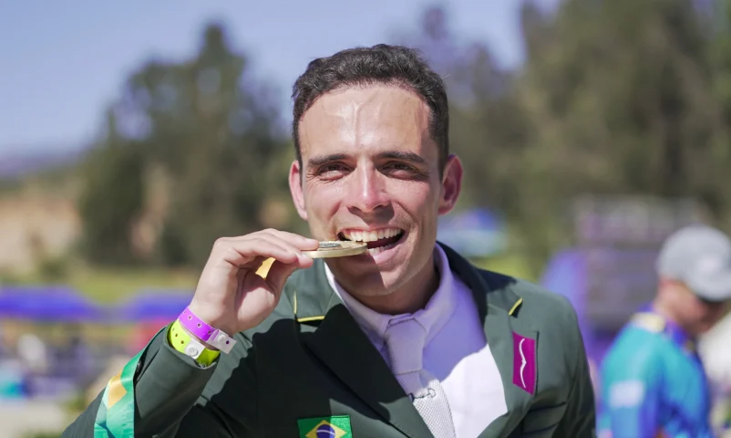 Esportes Stephan Barcha conquista ouro no hipismo saltos do Pan