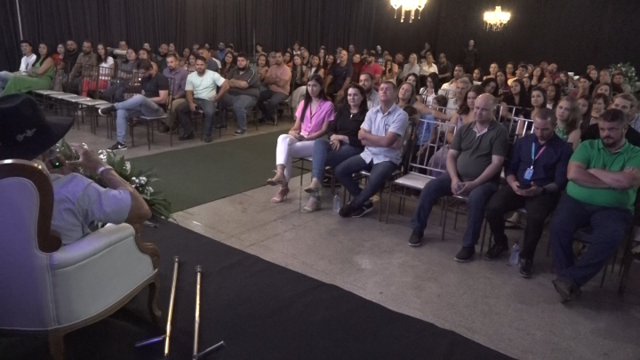 Com o tema transformando desafios em conquistas mundiais Fernando Rufino o Cowboy de Aço ministrou palestra em Guarantã do Norte