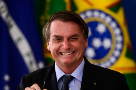 Bolsonaro alfineta bancos e sindicatos em entrevista a rádio argentina