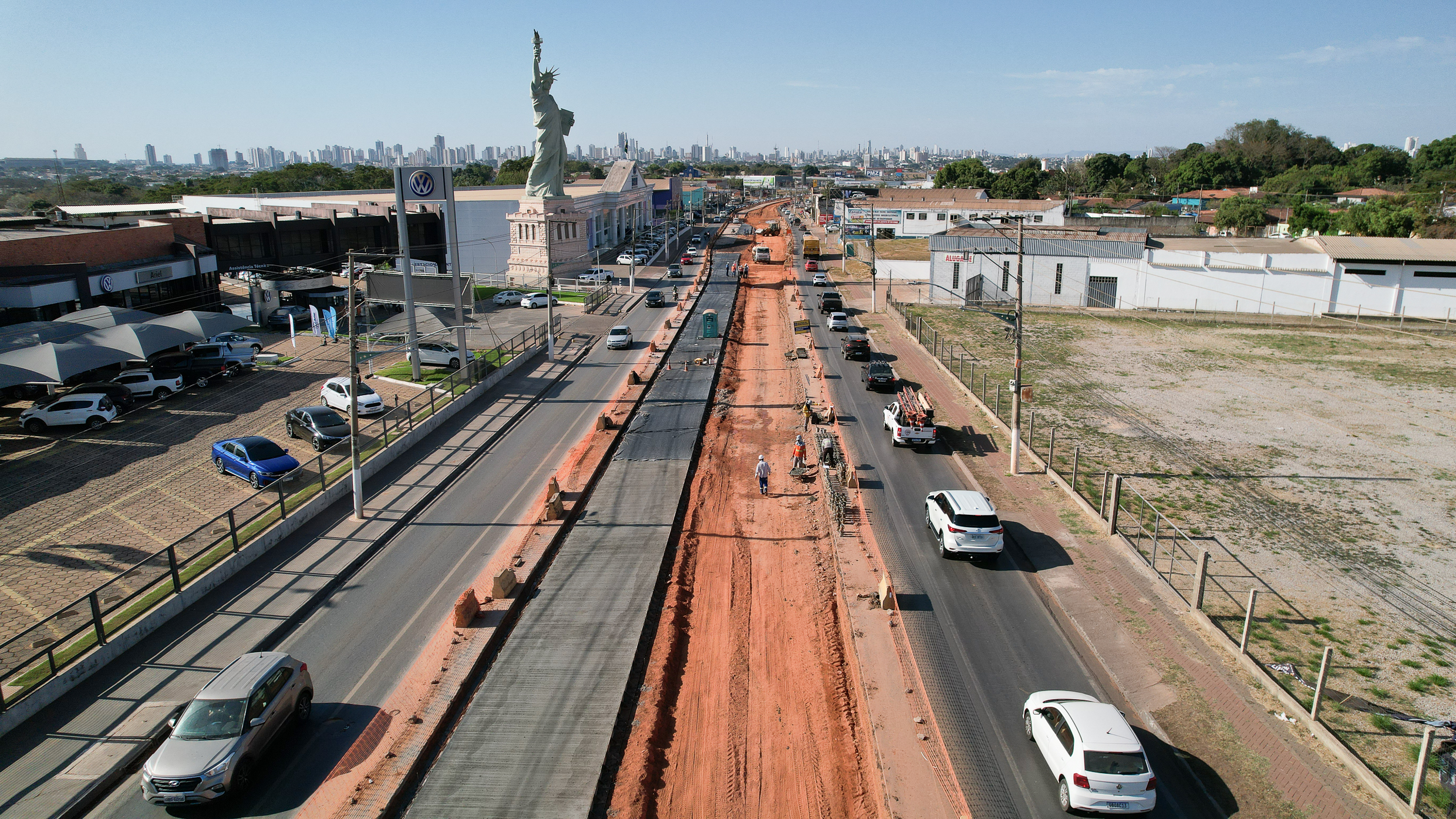 Governo investe R$ 967 milhões para melhorar asfalto, moradias e distribuição de água em Várzea Grande