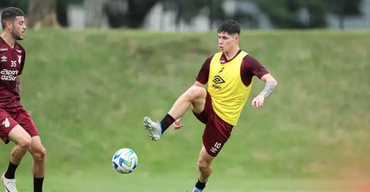 Athletico-PR faz último treino antes de enfrentar o Cuiabá e divulga relacionados