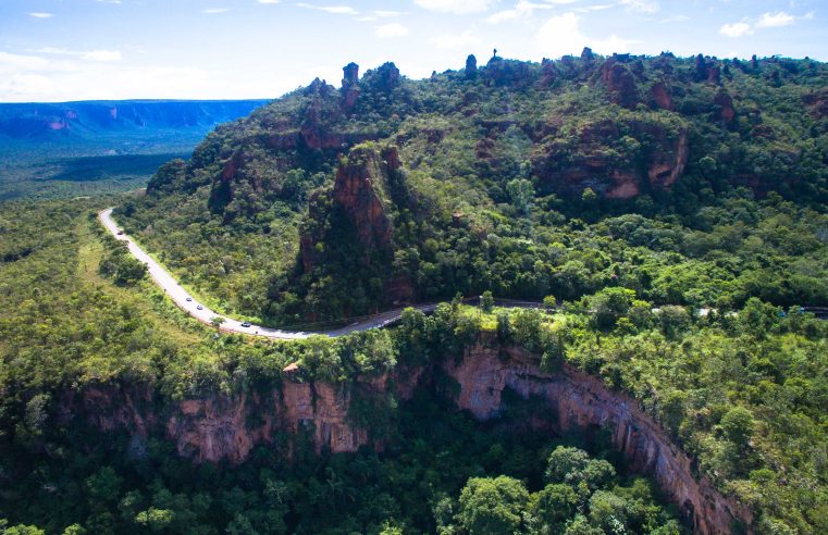 Sinfra vistoria MT-251 após deslizamento de terra no Parque Nacional de Chapada dos Guimarães