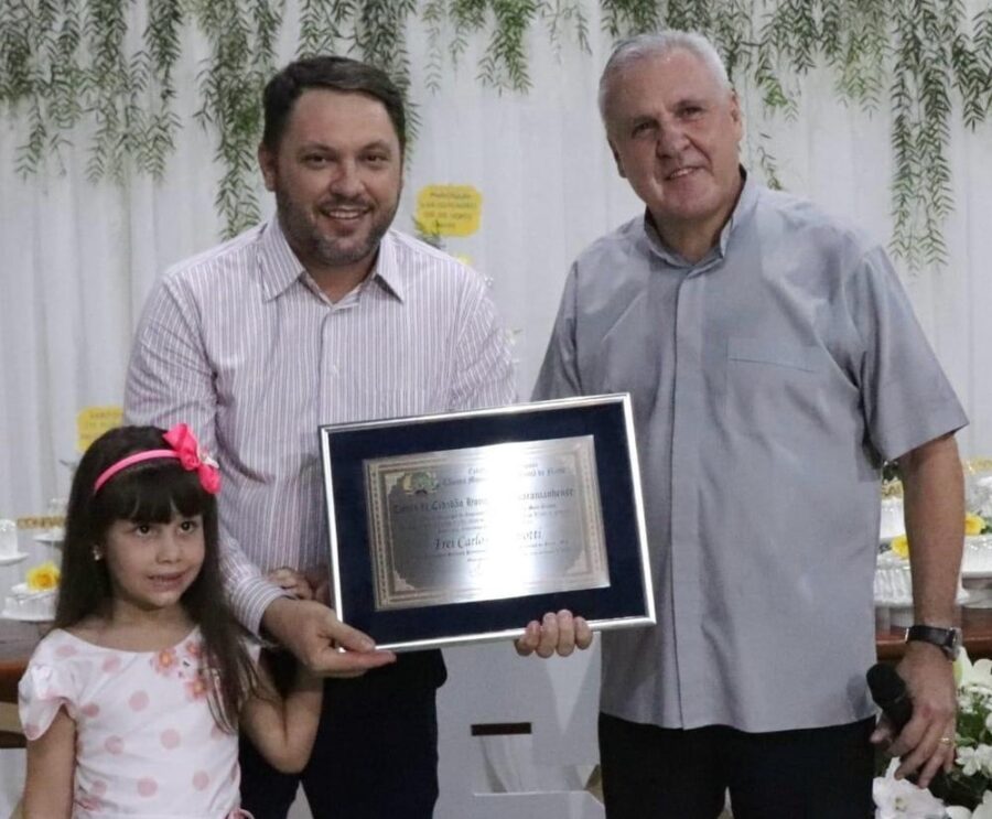 Frei Carlos Topanotti celebra com muito júbilo os 25 anos de vida sacerdotal e recebe homenagem da comunidade, prefeitura e câmara municipal.