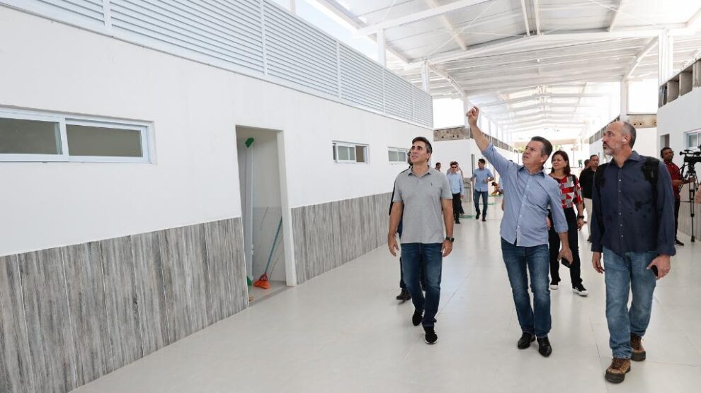 Governador vistoria nova escola em Cuiabá que irá atender 1,7 mil alunos; “revolucionária”