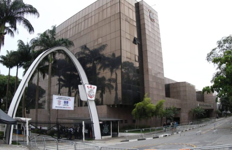 Nova diretoria do Corinthians encontra câmeras e microfones escondidos na sala da presidência