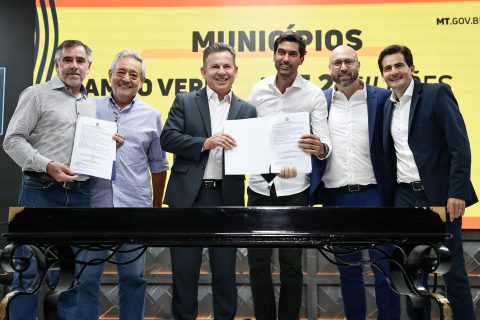Parceria garante R$ 289 milhões para melhorar a infraestrutura de 43 municípios