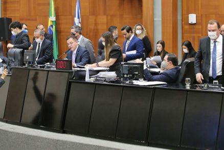 Deputados pedem vista e adiam votação final de orçamento de MT