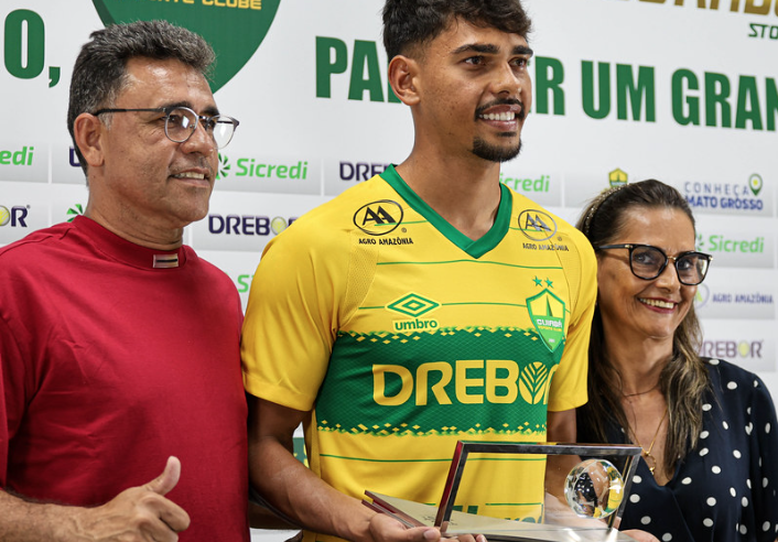 Guilherme Madruga, vencedor do Puskás, mira Seleção Brasileira e Premier League