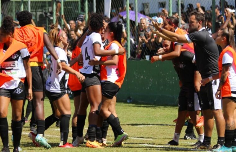 Mixto contrata lateral-esquerda e renova com goleira