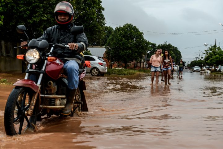 Detran orienta motociclistas a redobrarem cuidados durante chuvas