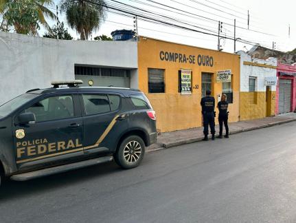 Operação da PF cumpre mandados contra empresas de fachada usadas para tráfico