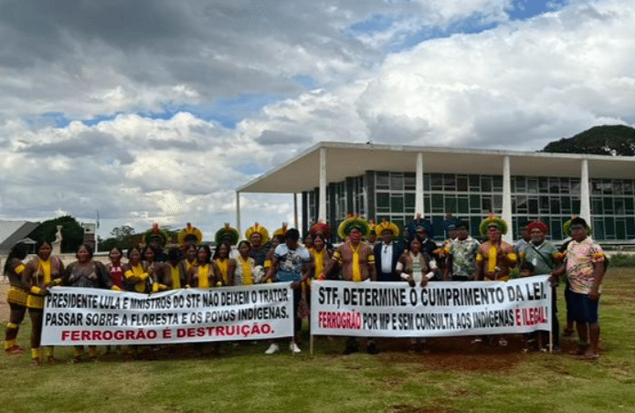 Indígenas protestam em Brasília contra ferrovia Sinop-Miritituba