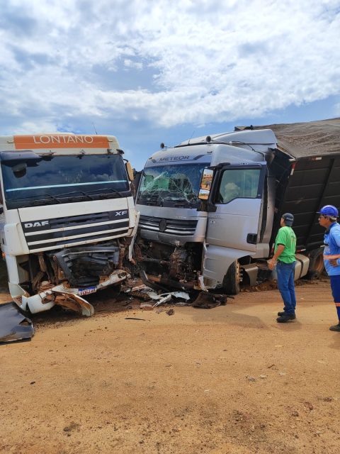 Três carretas se envolvem em acidente na BR-163 no perímetro urbano de Guarantã do Norte