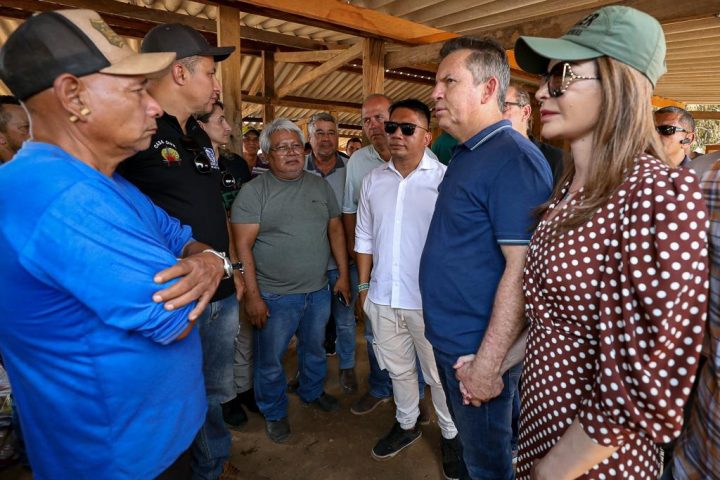 Primeira-dama de MT comemora projeto de construção de casas em aldeia indígena atingida por incêndio