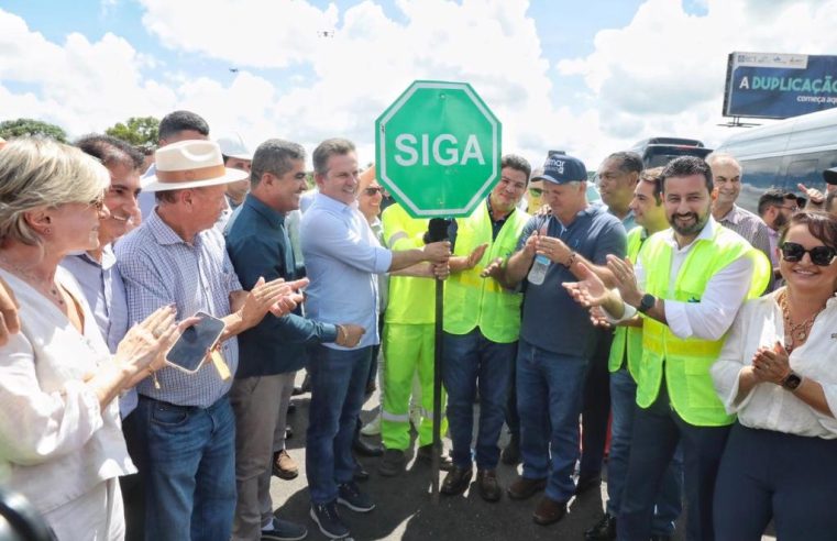 Governador entrega primeiros 15 km da BR-163 e afirma que obras vão “evitar muitas mortes”