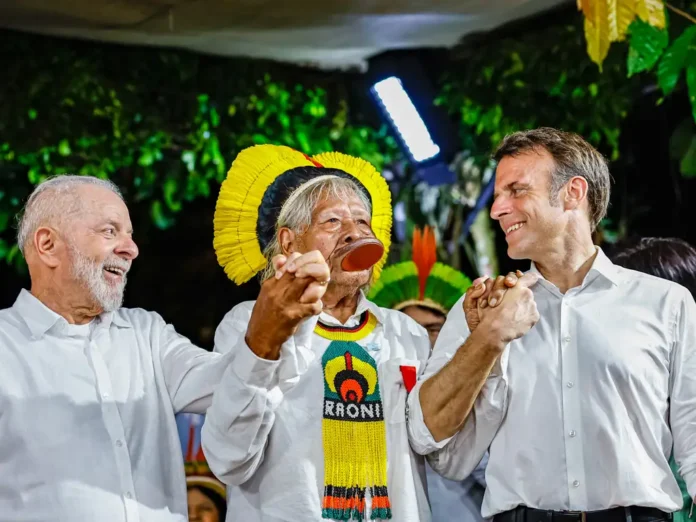 Em encontro com Lula e Macron, cacique Raoni pede que ferrovia Sinop-Miritituba não seja construída