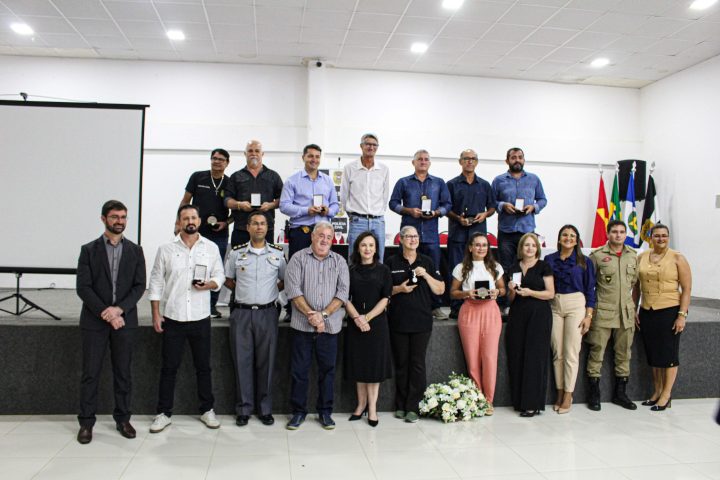 Policiais civis de Alta Floresta recebem homenagens por trabalhos prestados à comunidade