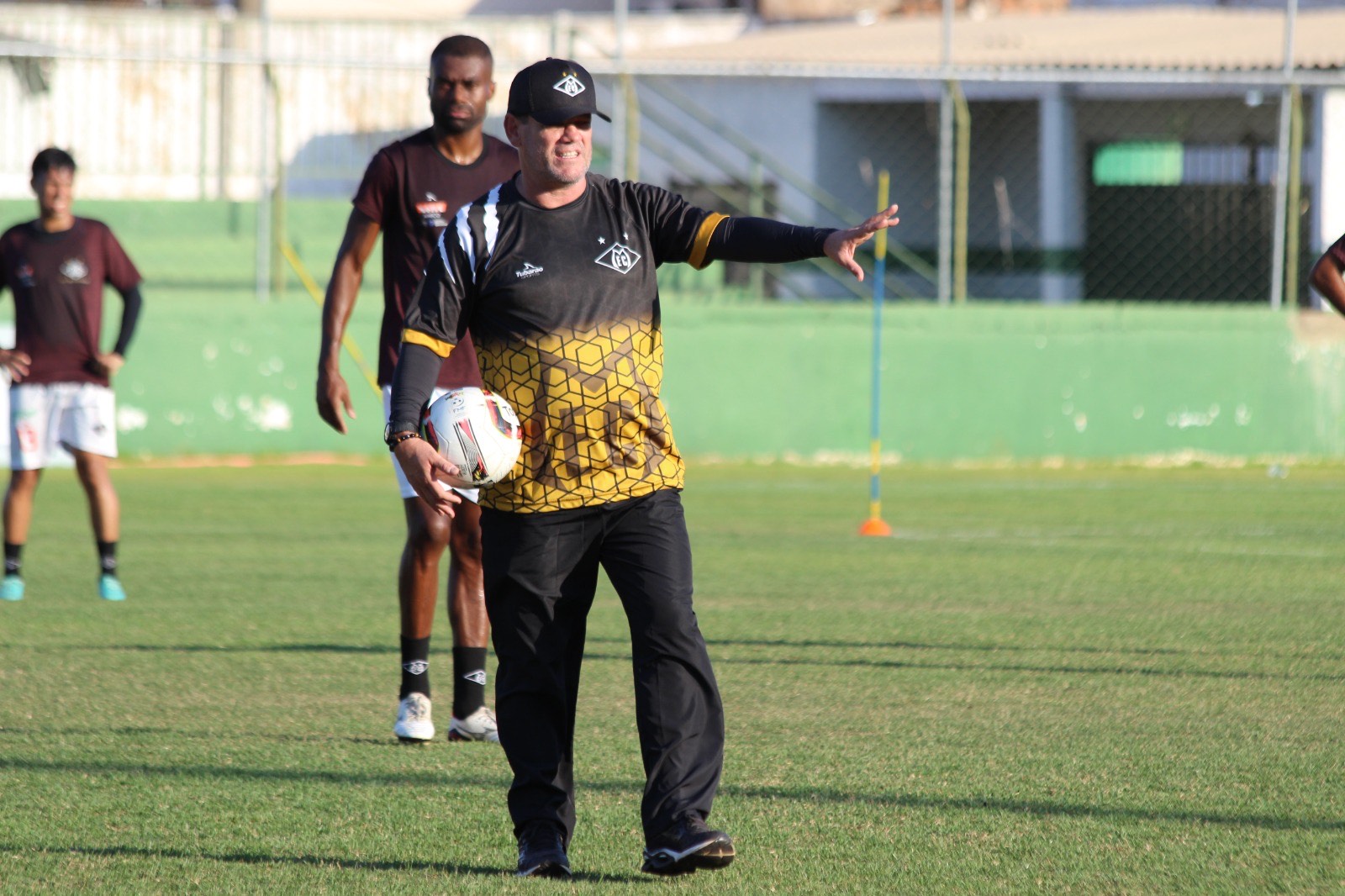 Treinador destaca ‘briga’ por vaga na Série D entre Mixto e Luverdense; “jogo gigante”