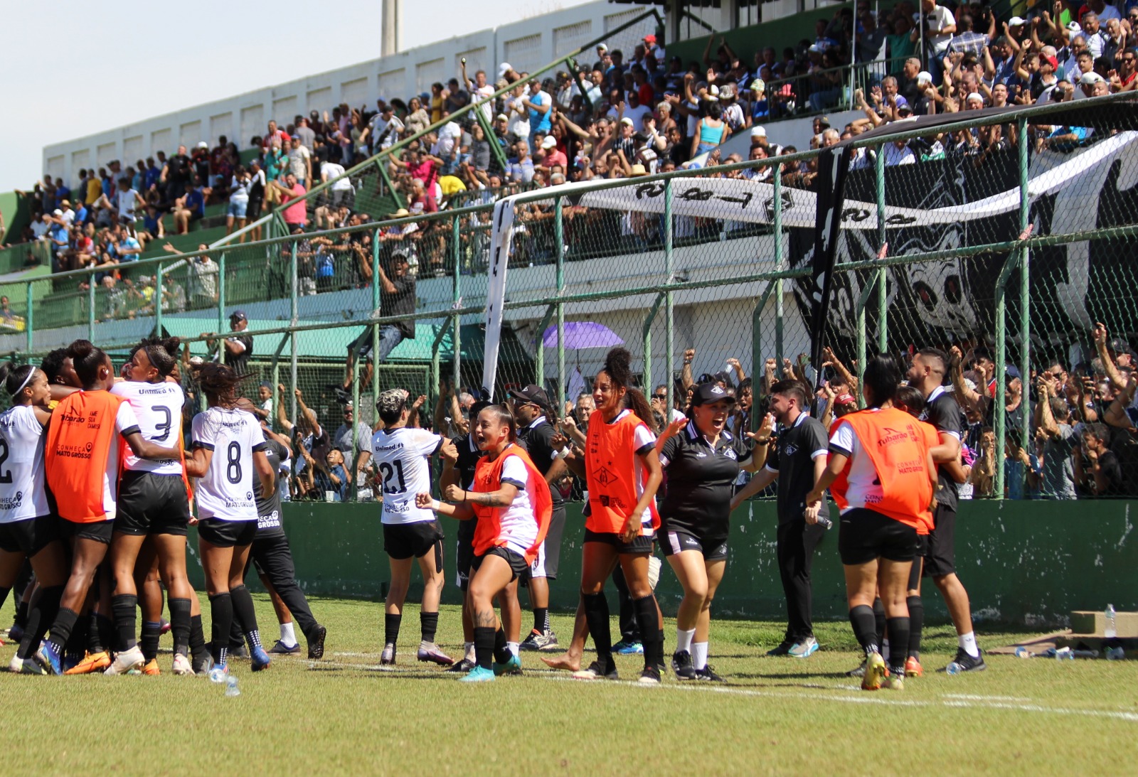 Mixto contrata goleira com passagens pela base de clubes da Série A