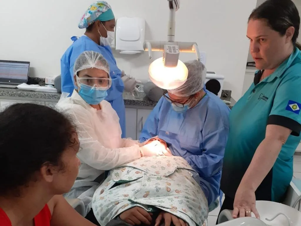 Curso da SES capacita 40 profissionais para atendimento odontológico de pessoas com deficiência