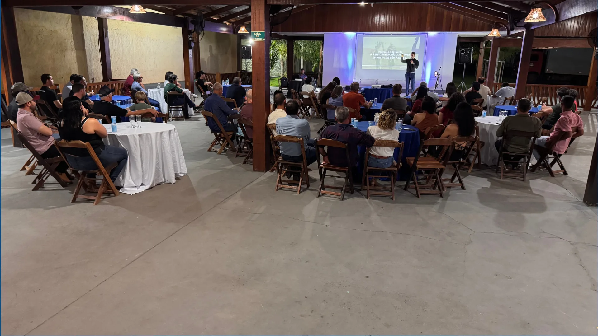 Palestra no Centro de Eventos Sol e Lua orienta produtores rurais sobre crédito e crise no agronegócio