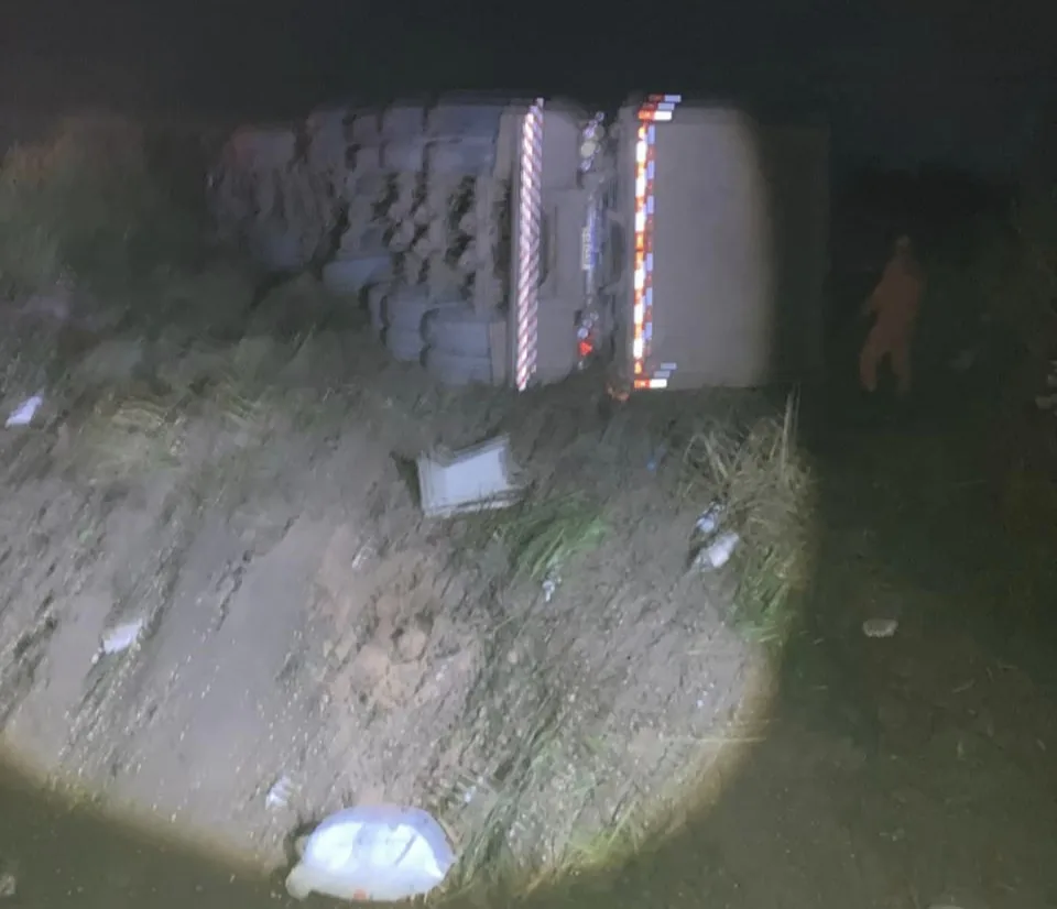 Grave colisão entre carretas deixa homem ferido na BR-163 em Guarantã do Norte